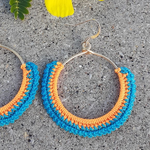 🛑SOLD Colorful Ombre Crochet Gold Hoop Earring - Picture 4 of 7